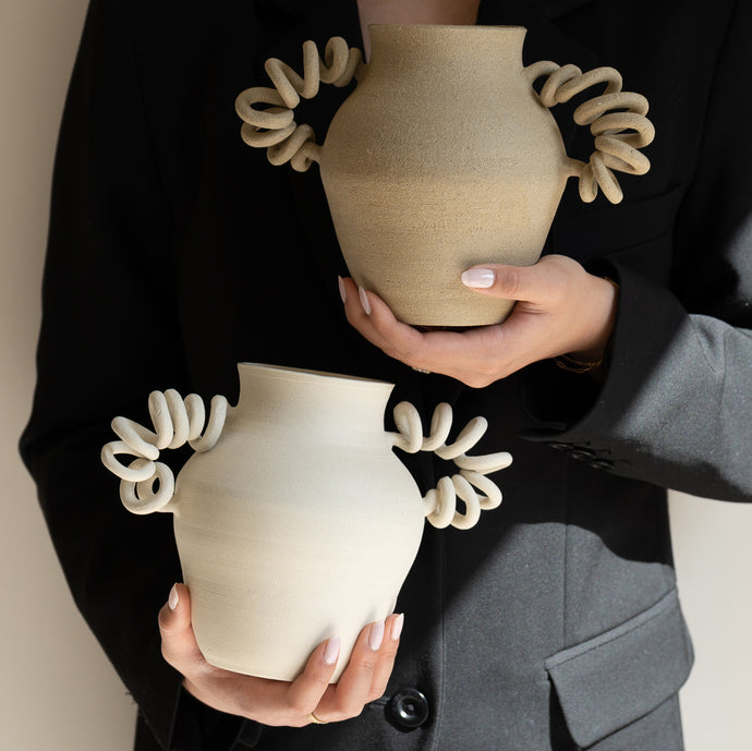 Housewarming Gifts for Women: A Showcase of Handmade Artistry and Modern Aesthetics