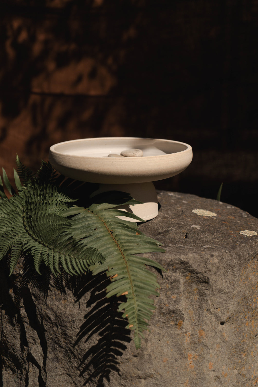 QUARTZITE PEDESTAL BOWL