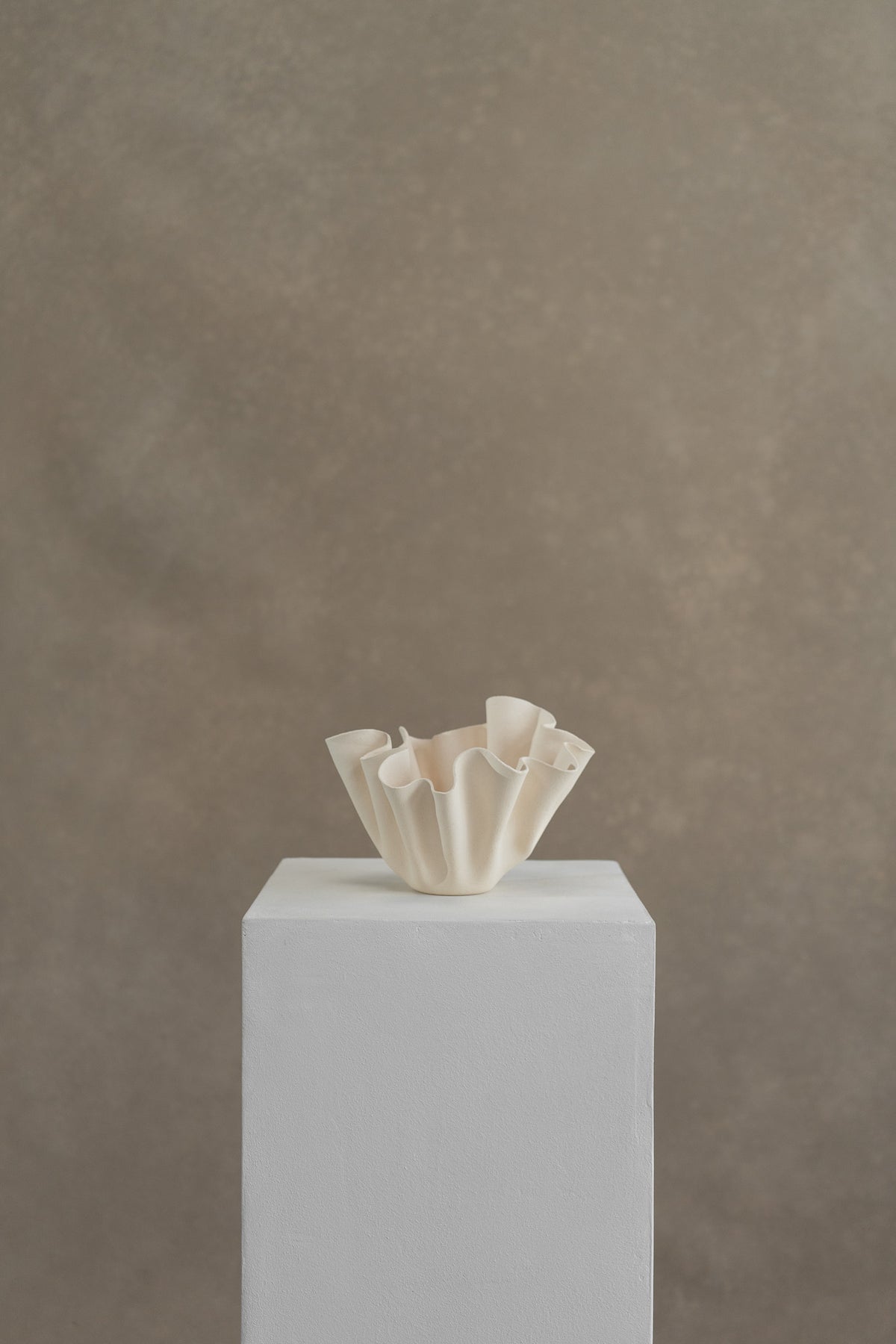 CREAM CERAMIC RUFFLE BOWL