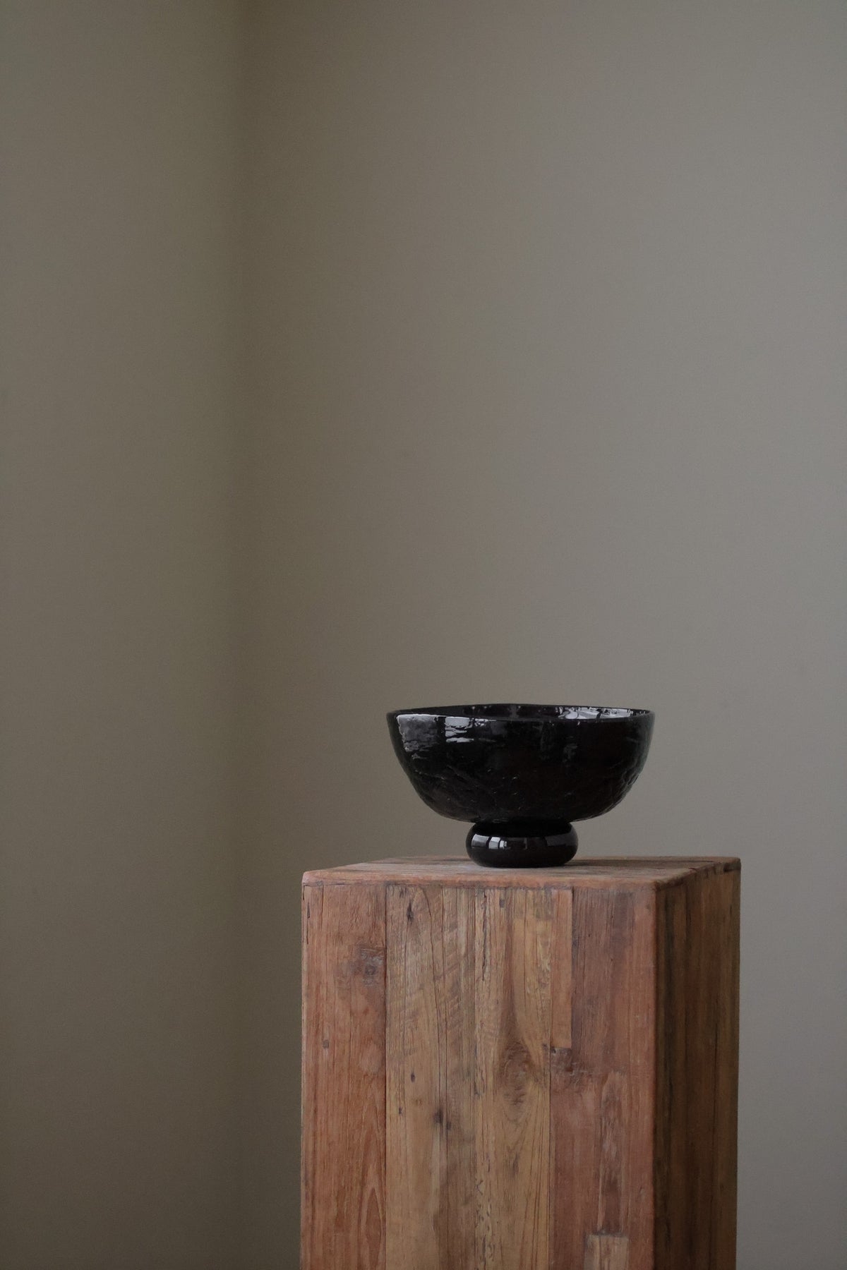 CRACKLE GLASS BOWL SMOKEY TOPAZ