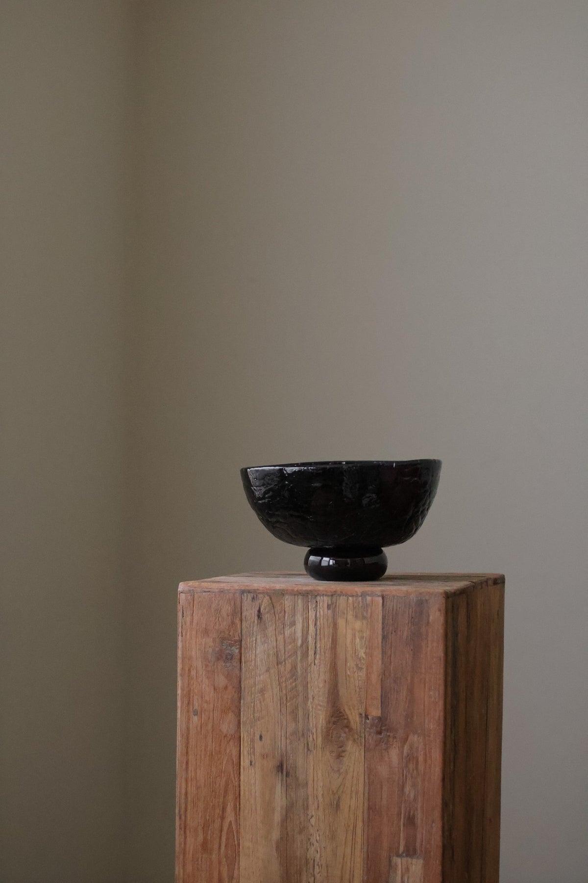 CRACKLE GLASS BOWL SMOKEY TOPAZ