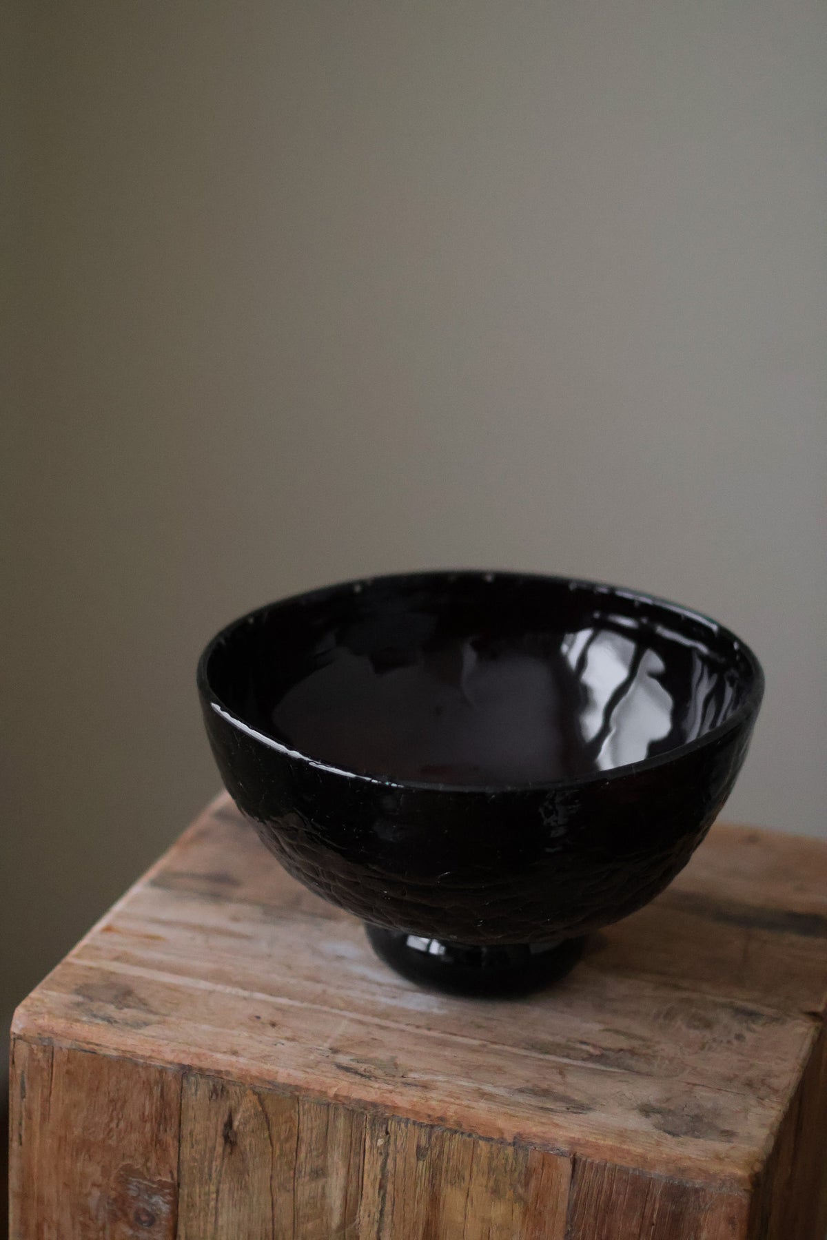 CRACKLE GLASS BOWL SMOKEY TOPAZ