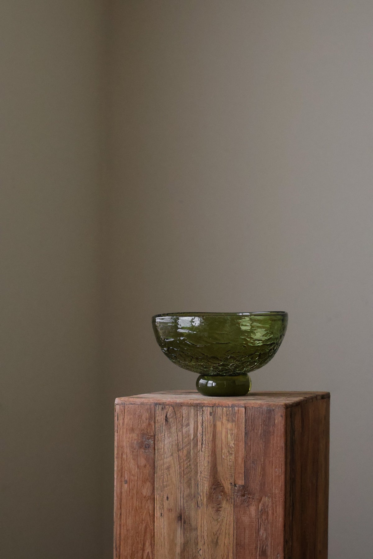 PRE-ORDER CRACKLE GLASS BOWL OLIVE