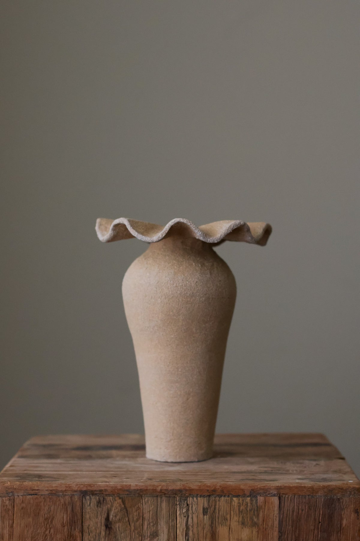 COLLAR SCULPTURAL VESSEL SAND
