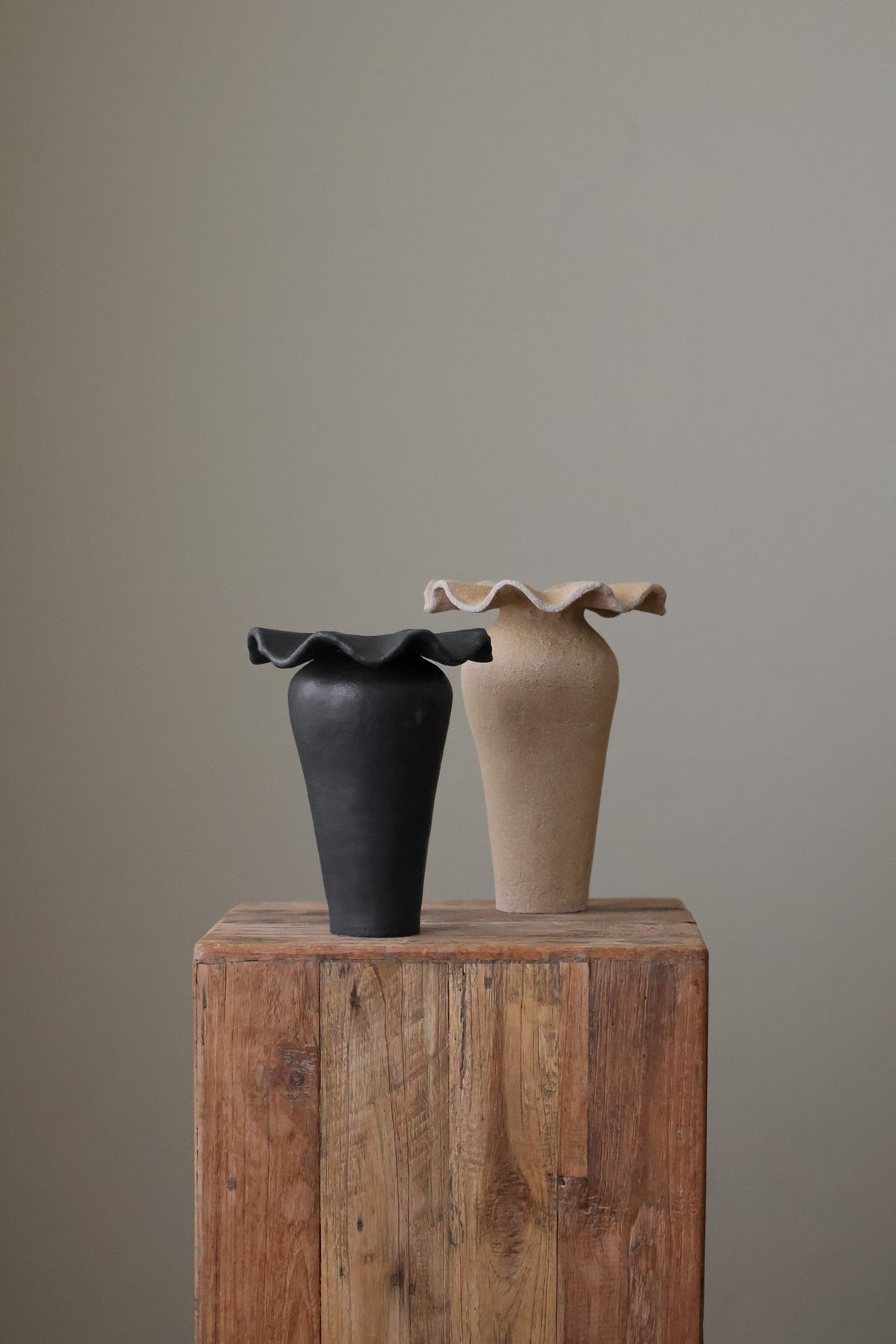 COLLAR SCULPTURAL VESSEL SAND