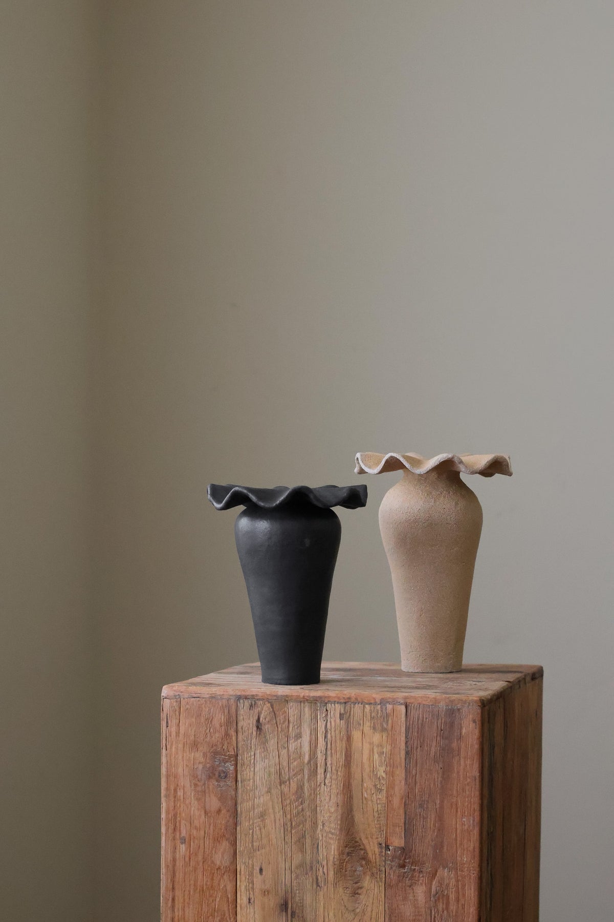 COLLAR SCULPTURAL VESSEL SAND