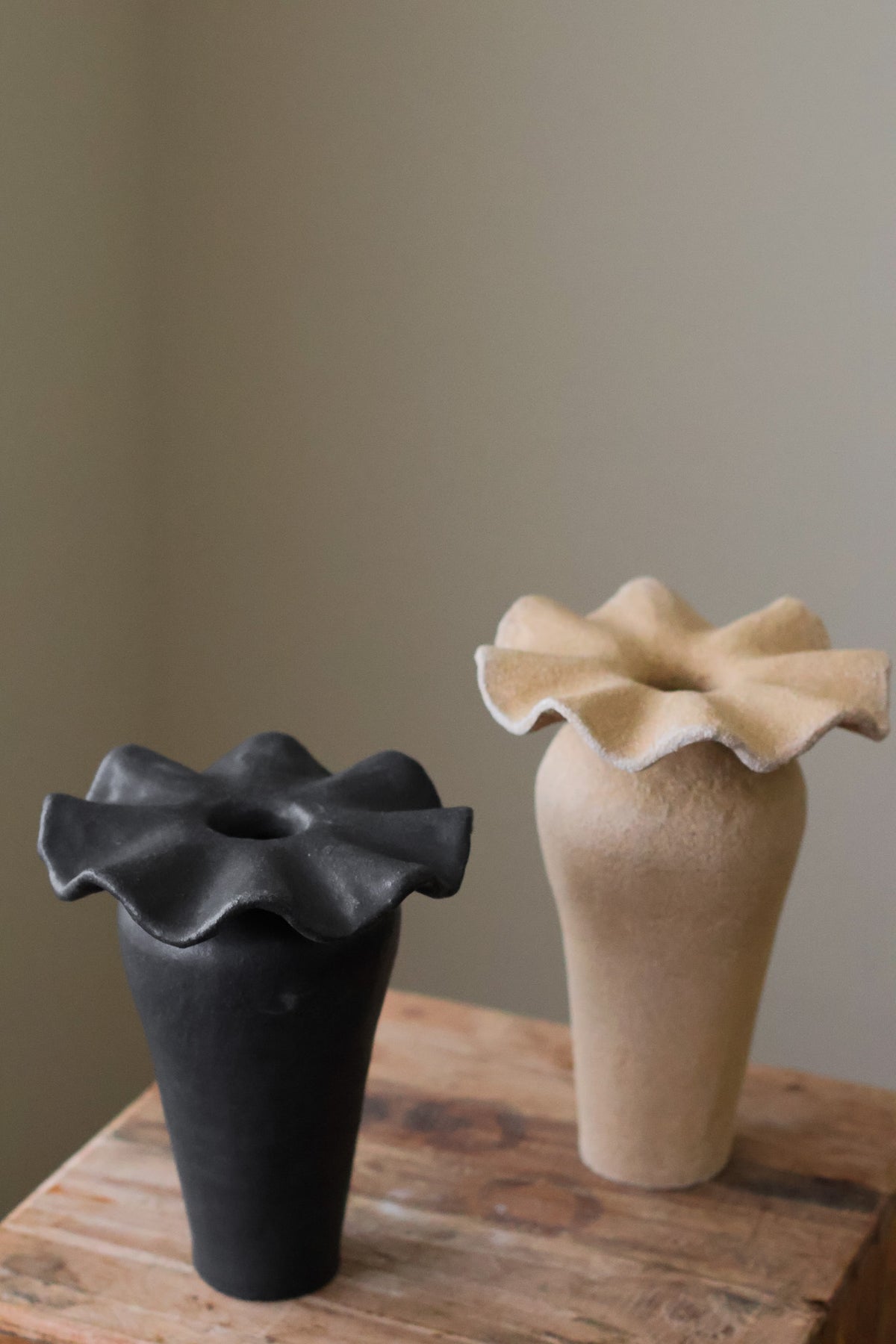 COLLAR SCULPTURAL VESSEL SAND