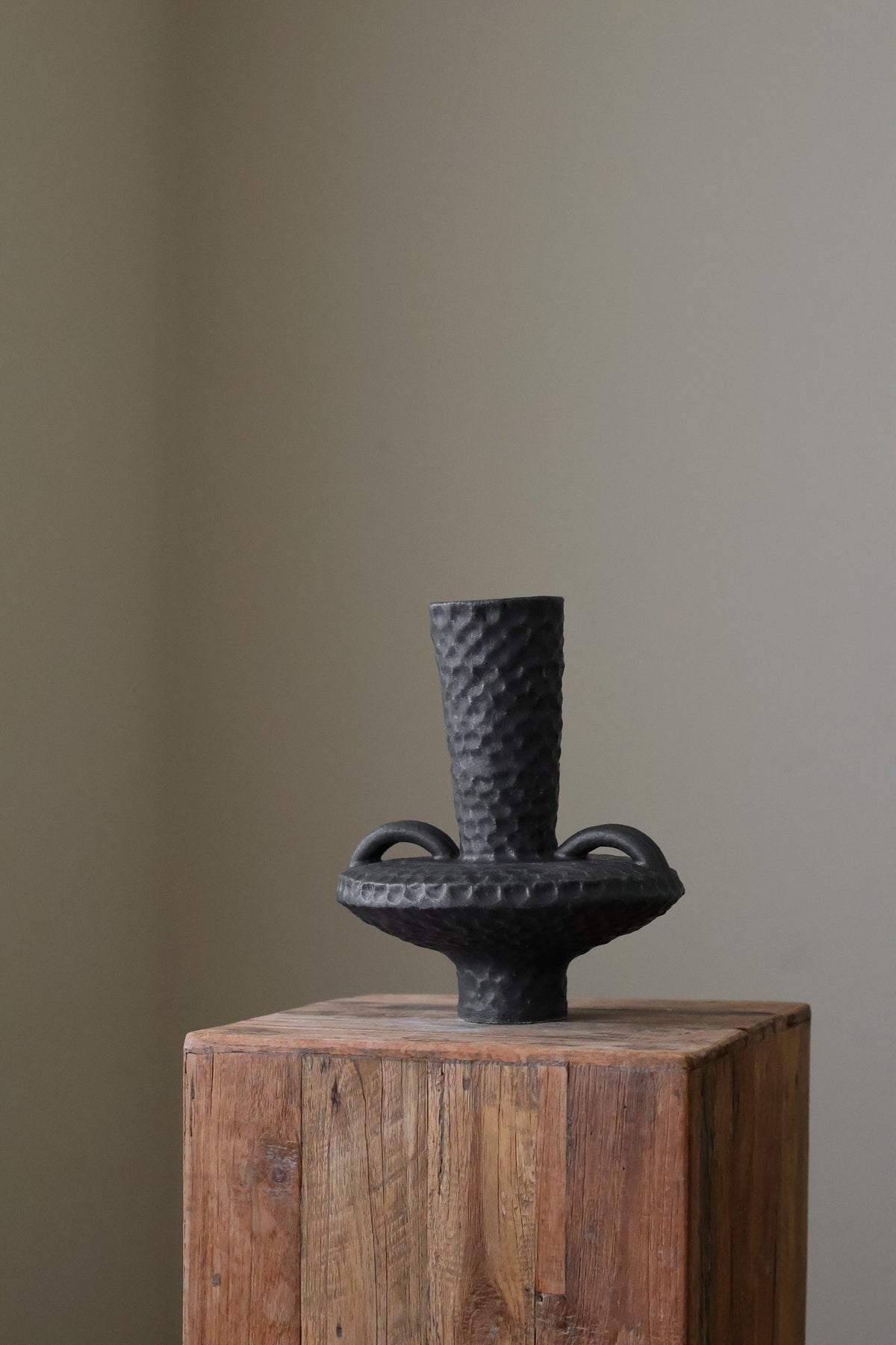PRE-ORDER YVES SCULPTURAL VESSEL INK