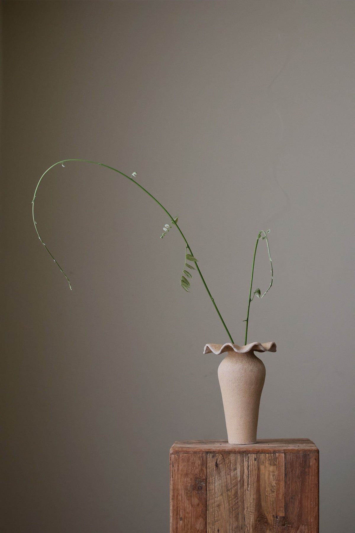 COLLAR SCULPTURAL VESSEL SAND