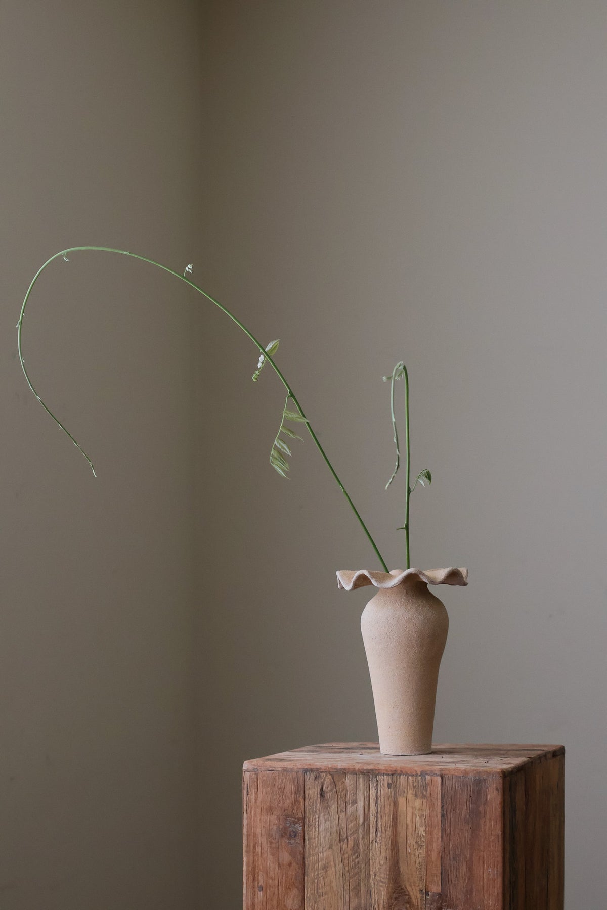 COLLAR SCULPTURAL VESSEL SAND