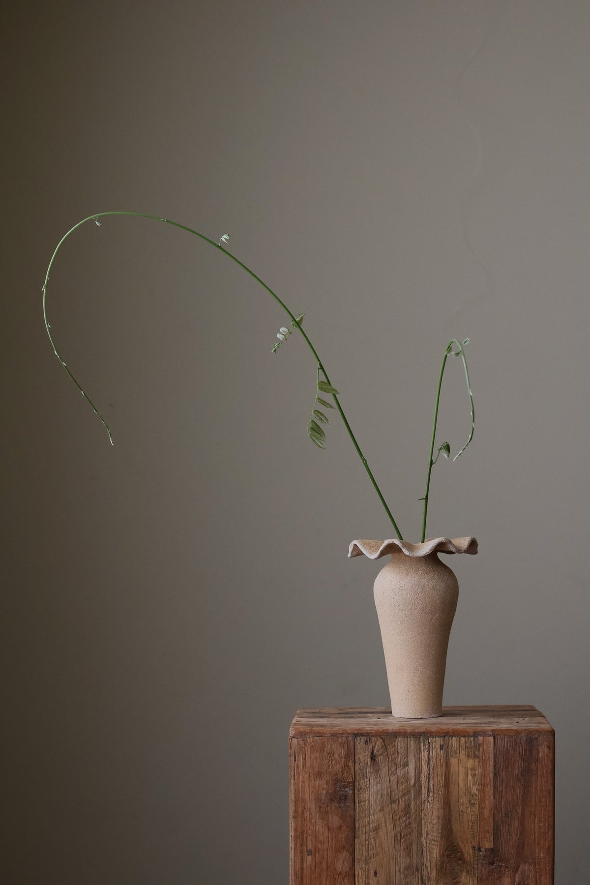 COLLAR SCULPTURAL VESSEL SAND