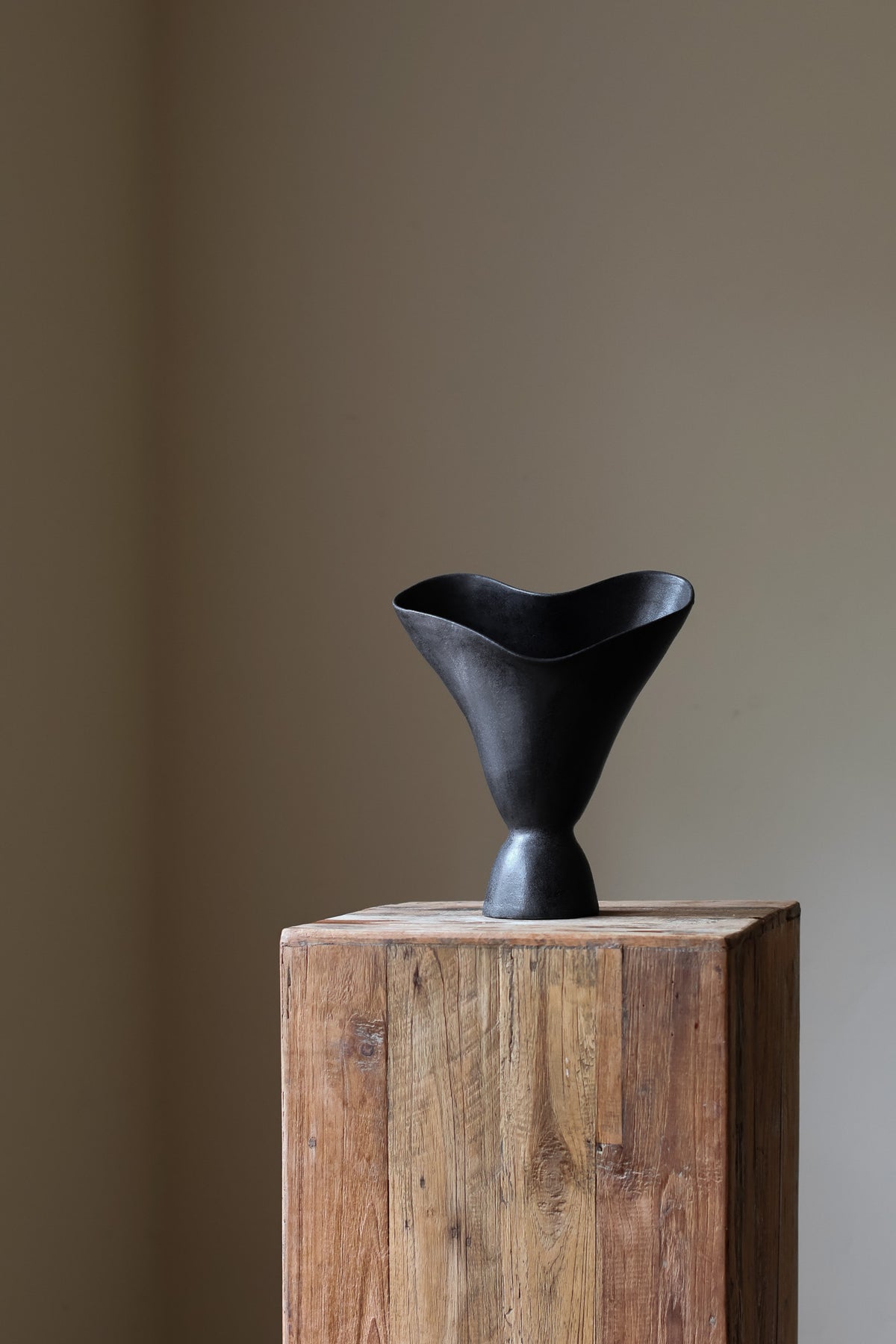 PRE-ORDER AIRES SCULPTURAL VESSEL INK