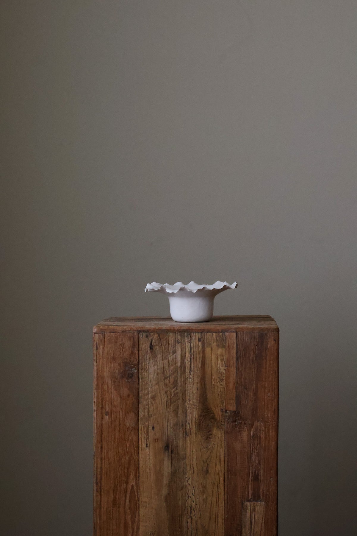 LOW FRAYED BOWL MILK