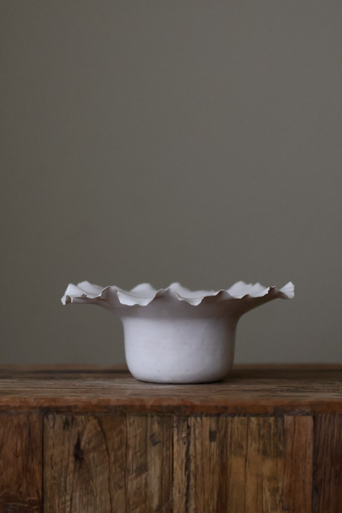 LOW FRAYED BOWL MILK