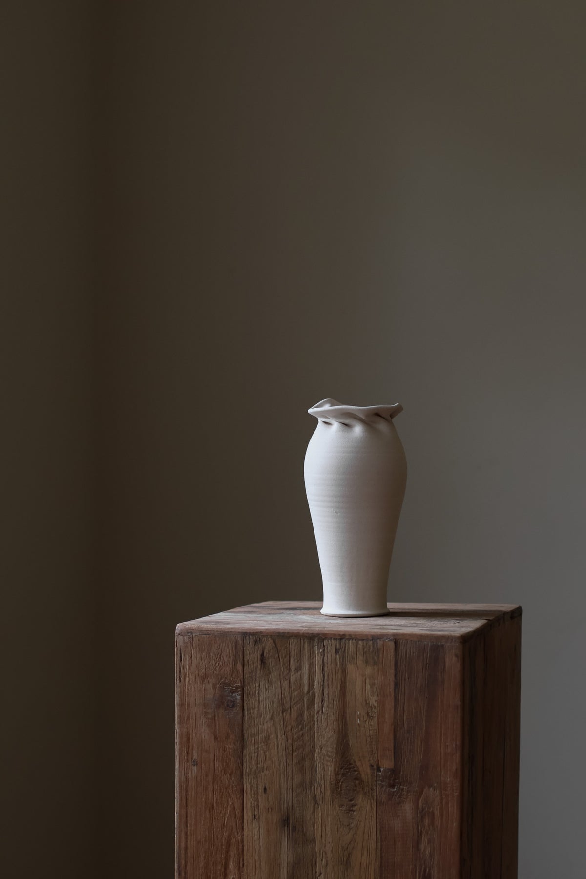 Introducing the Helix Vase, a stunning fusion of contemporary and traditional design. 