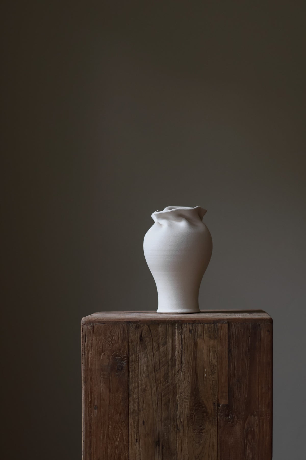 Introducing the Helix Vase, a stunning fusion of contemporary and traditional design. 