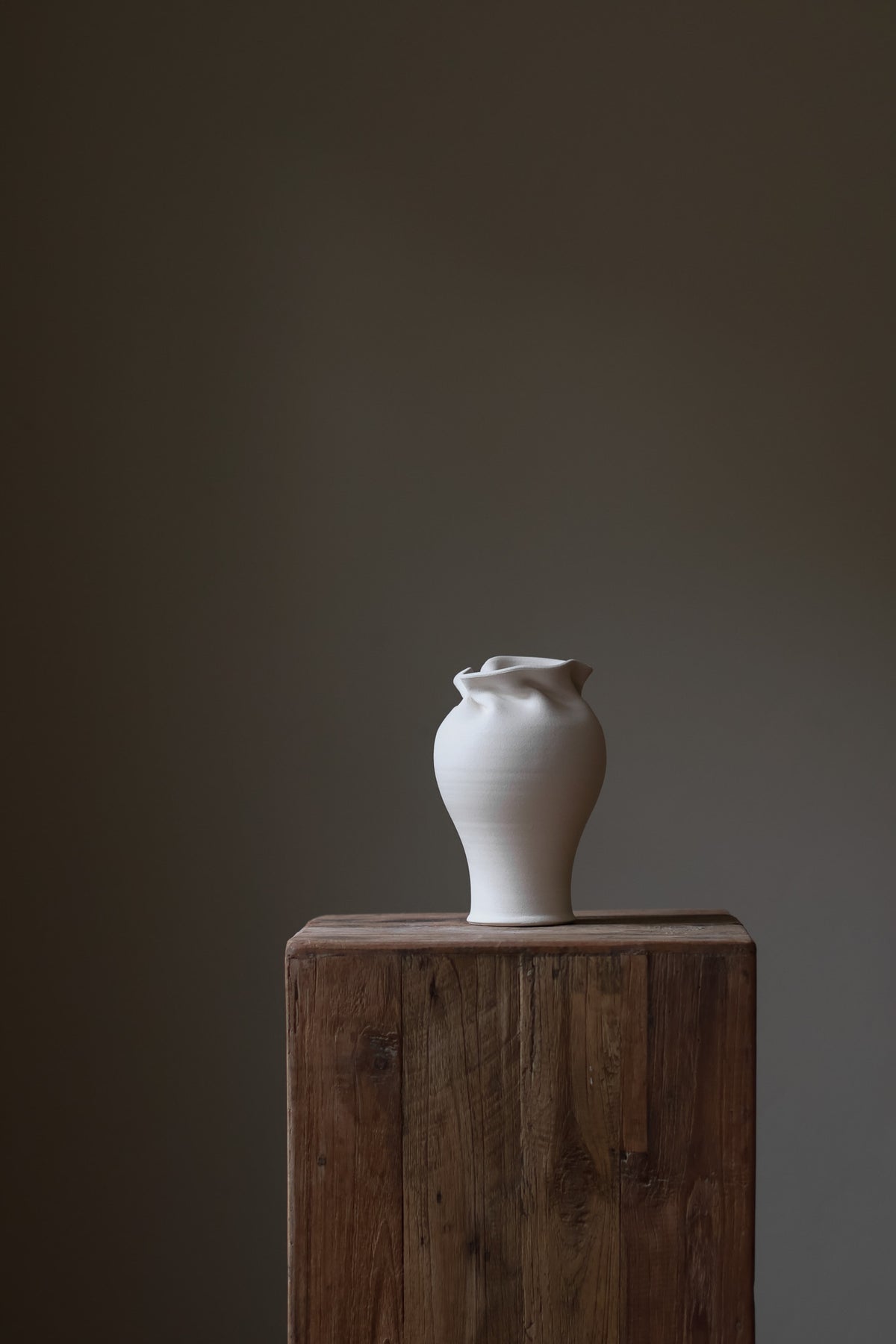 Introducing the Helix Vase, a stunning fusion of contemporary and traditional design. 