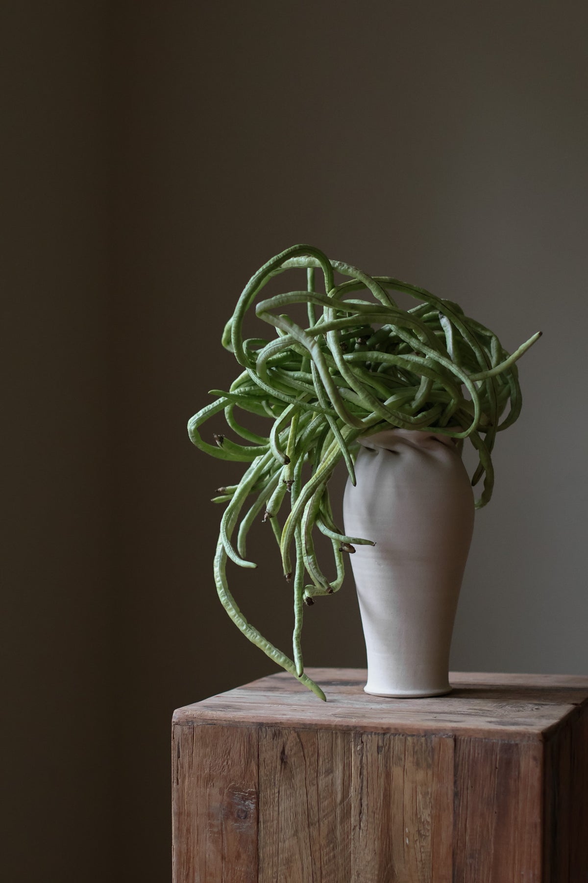 Introducing the Helix Vase, a stunning fusion of contemporary and traditional design. 
