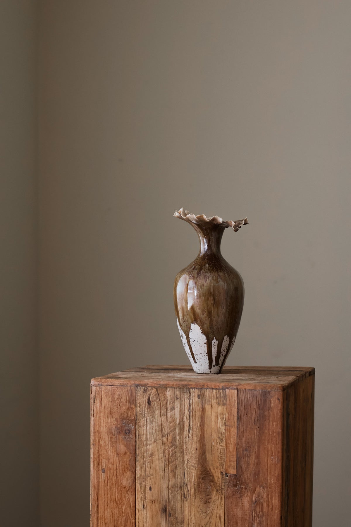 CREST VESSEL EARTH
