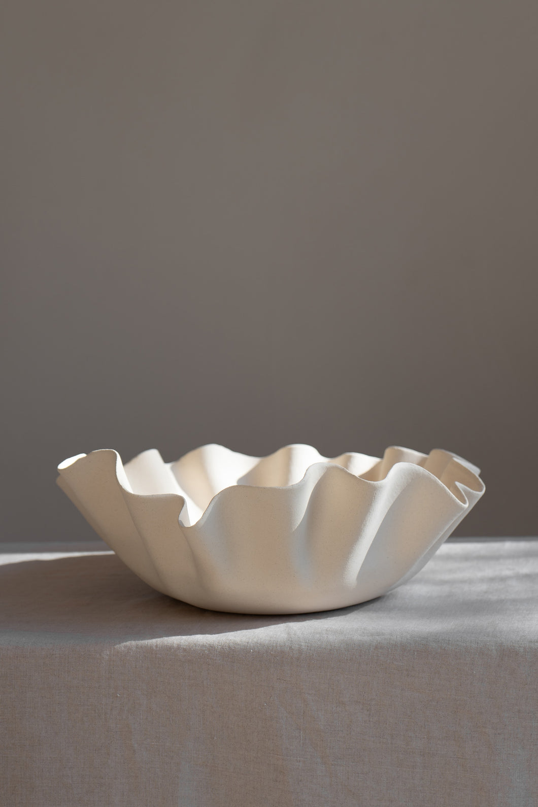 LOW RUFFLE BOWL CREAM