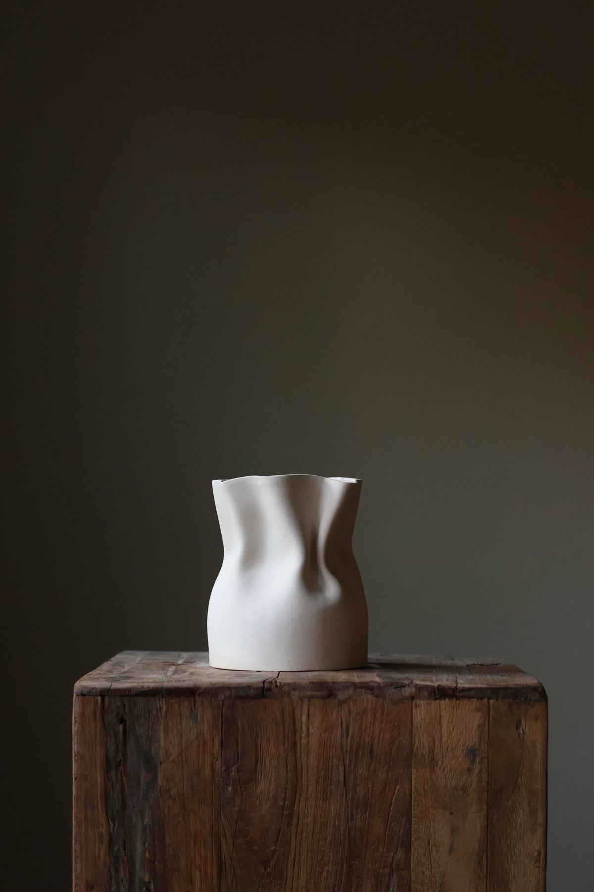 The Fluid Vase is a refined sculptural vessel that can hold your florals and greenery and add a touch of elegance to your living space. 