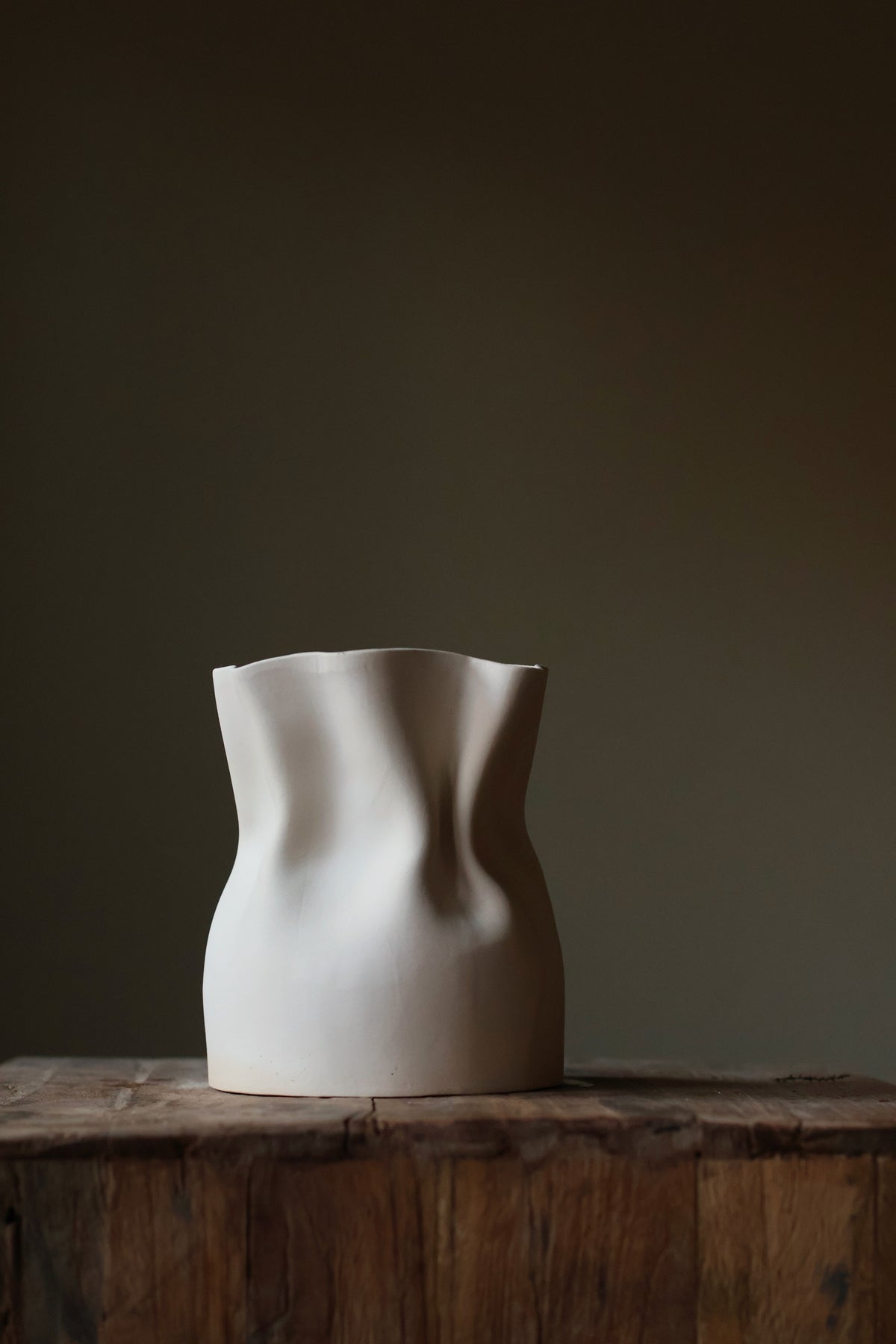 The Fluid Vase is a refined sculptural vessel that can hold your florals and greenery and add a touch of elegance to your living space. 